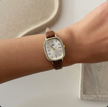 Load image into Gallery viewer, Brown Eleganza Leather Watch