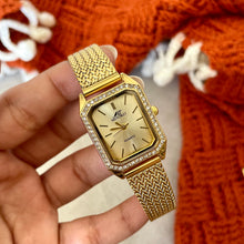 Load image into Gallery viewer, Gold Marquise Metal Watch
