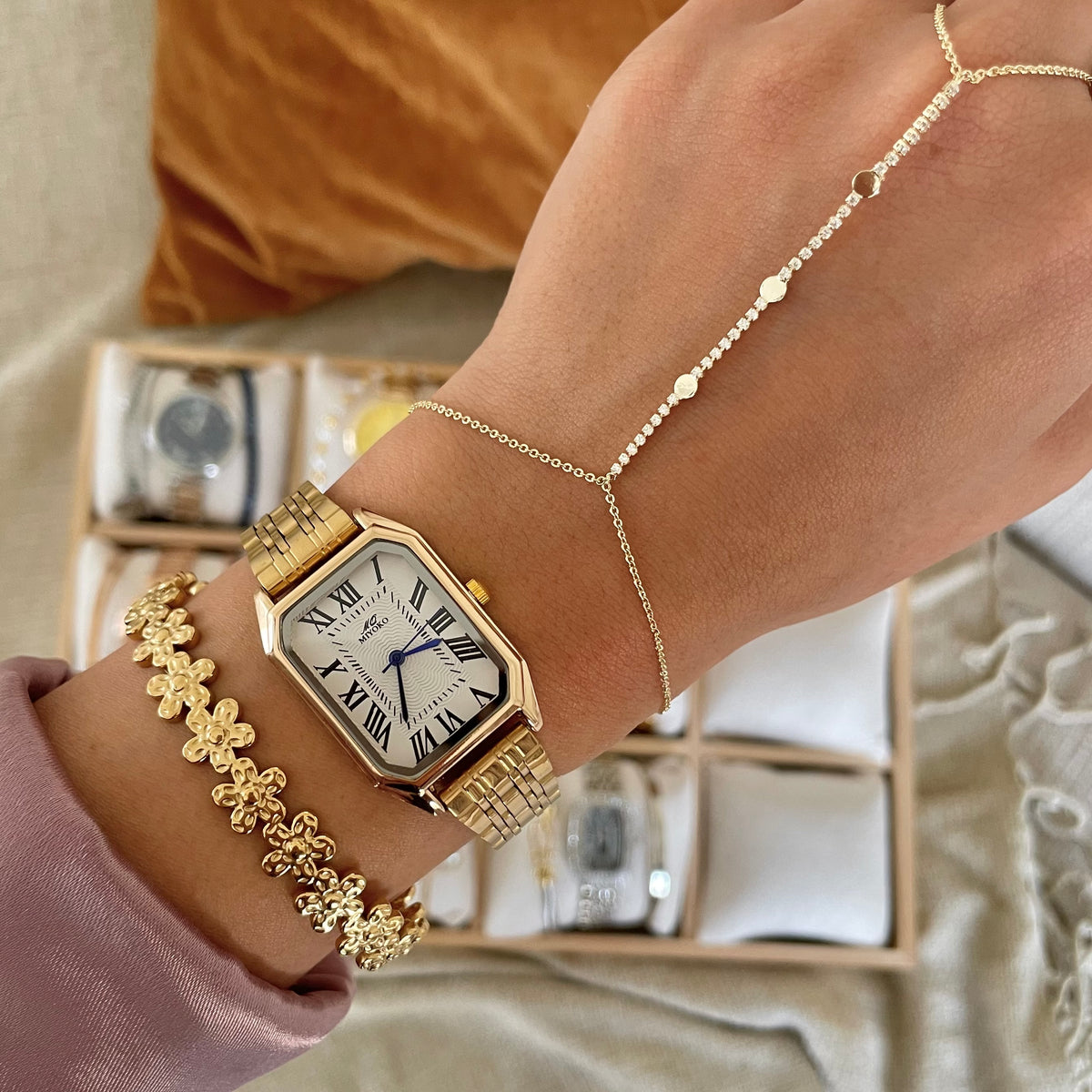 Gold White Luxuries Set