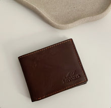 Load image into Gallery viewer, Brown Men Leather Wallet
