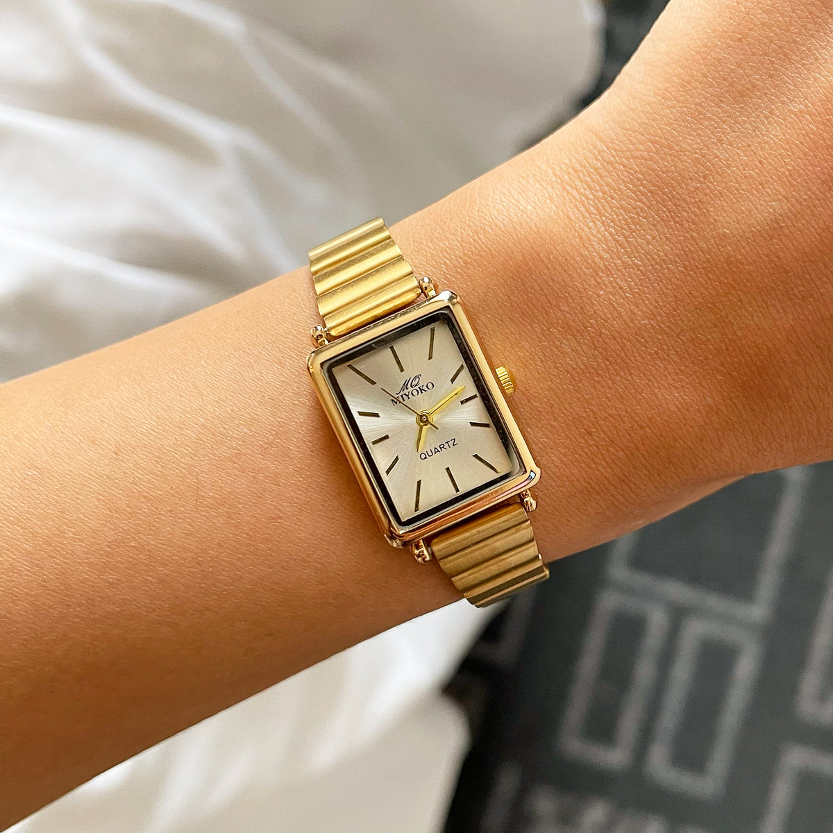 Gold White Vintage Metal Watch