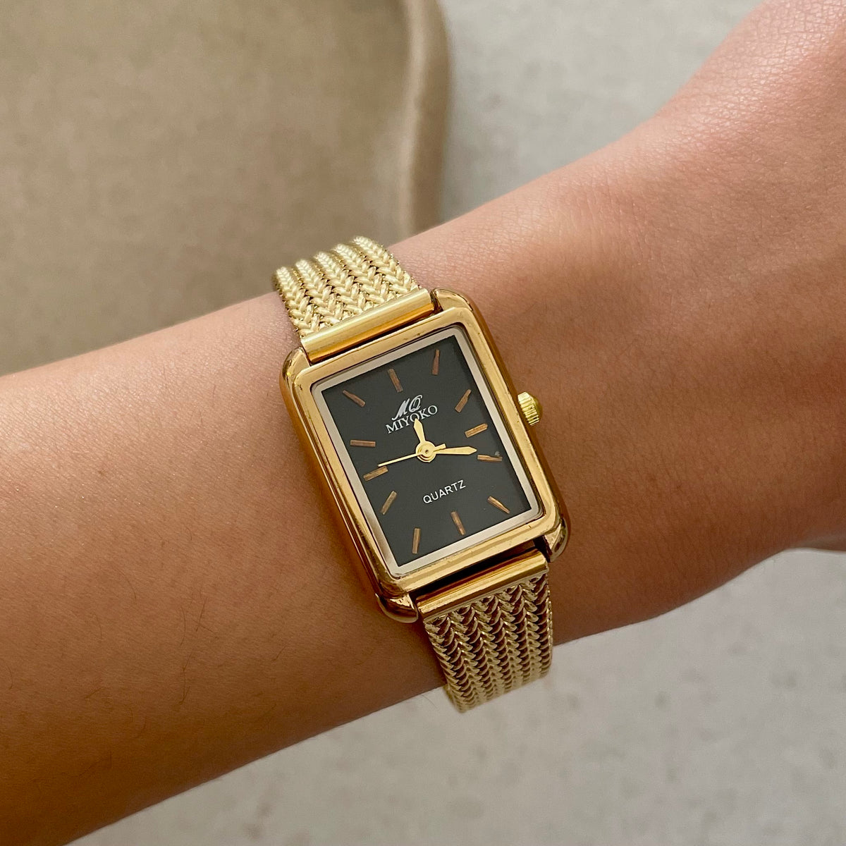 Gold Black The Aura Metal Watch