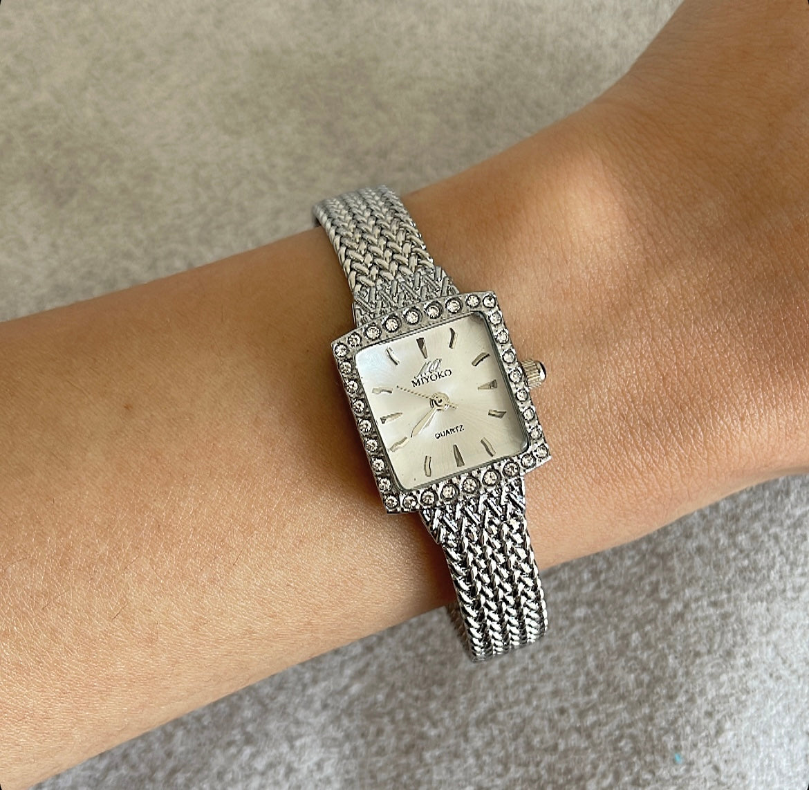 Silver White Nostalgia Metal Watch