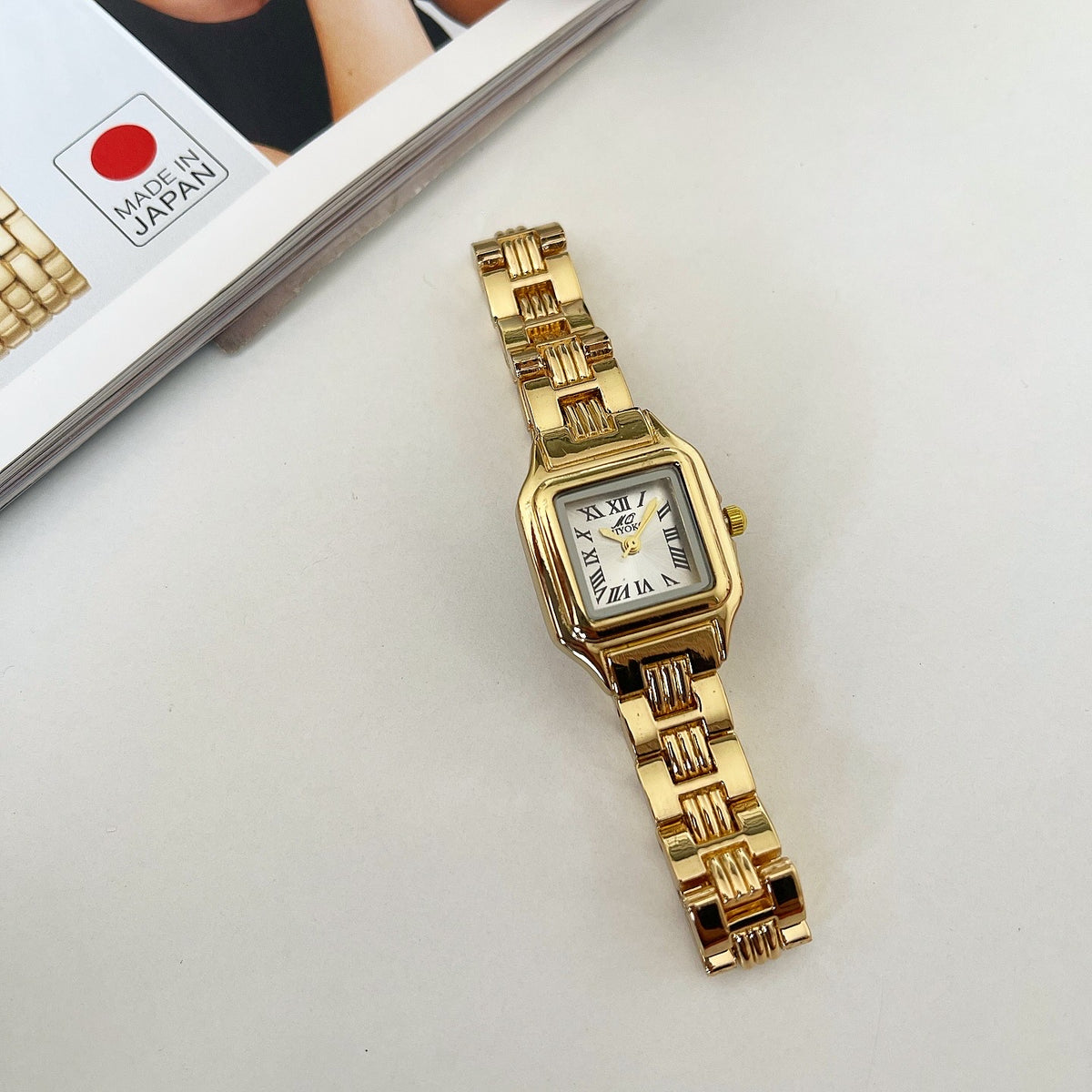 Gold White Opera Metal Watch