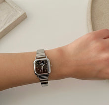 Load image into Gallery viewer, Silver Black Dial Feminine Metal Watch
