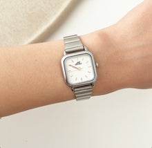 Load image into Gallery viewer, Silver White Dial Feminine Metal Watch
