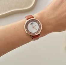Load image into Gallery viewer, Havan Stunning Leather Watch
