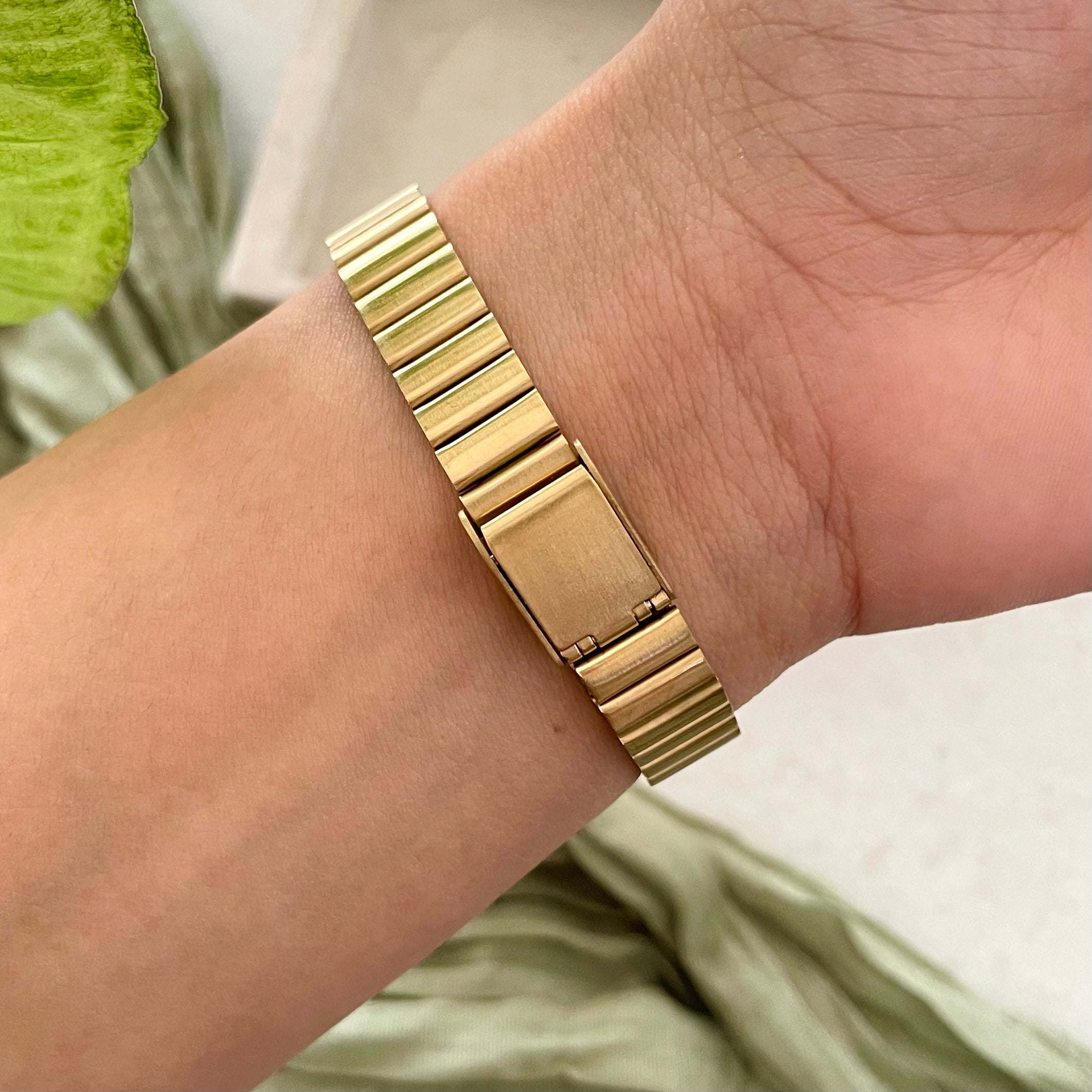 Gold X White Èpoque Metal Watch