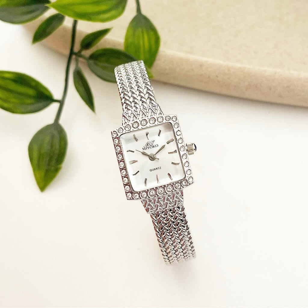 Silver White Nostalgia Metal Watch